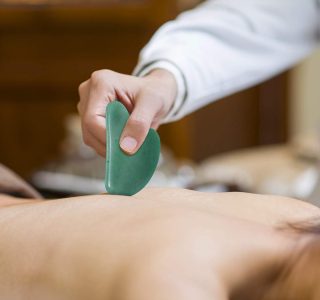 Rolo de jade para rosto, conjunto de pedras faciais naturais de jade, massageador de pele com ferramentas de raspagem Gua Sha