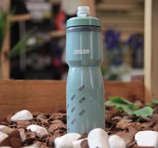 Camelbak, Squeeze, Garrafa, Caramanhola, Podium Chill, 710mL, Válvula Jet Valve, Isolamento Térmico, Para Ciclismo e Corrida, Material Resistente, Verde