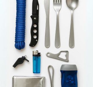 Mochila de Emergência JW, Única com Kit Completo Oficial JW com 53 Itens, Mochila Artesanal Premium, Capacidade 25 litros